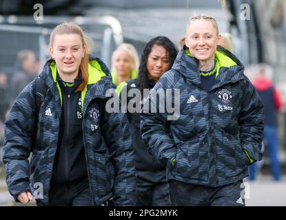 Lewes, Royaume-Uni. 19th mars 2023. Sophie Baggaley, gardien de but de Manchester United (32), Leah Galton, sage-femme de Manchester United (11), lors du match de quart-finale de la coupe FA de Lewes FC Women contre Manchester United Women au Dripping Pan, Lewes, Sussex, Royaume-Uni, le 19 mars 2023 crédit: Every second Media/Alay Live News Banque D'Images