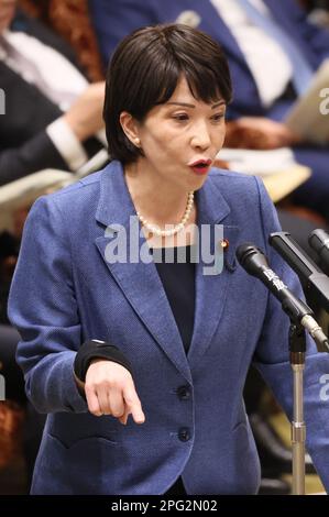 20 mars 2023, Tokyo, Japon - le ministre japonais de la sécurité économique, Sanae Takaichi, répond à une question lors de la session du comité du budget de la Chambre haute, à la Diète nationale, lundi, à Tokyo, 20 mars 2023. (Photo de Yoshio Tsunoda/AFLO) Banque D'Images