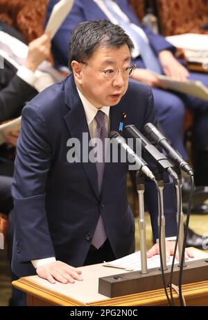 20 mars 2023, Tokyo, Japon - le secrétaire général du Cabinet japonais Hirokazu Matsuno répond à une question lors de la session du comité du budget de la Chambre haute à la Diète nationale de Tokyo, lundi, 20 mars 2023. (Photo de Yoshio Tsunoda/AFLO) Banque D'Images