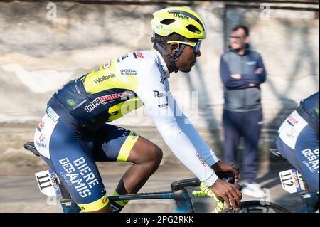 Biniam Girmay Hailu, Team Intermarche-Circus-Wanty pendant Milano-Sanremo, randonnée à vélo de rue à Abbiategrasso, Italie, 18 mars 2023 Banque D'Images