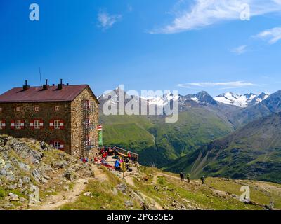 Refuge de montagne Breslauer Huette près de vent dans les Alpes d'Oetztal dans le Parc naturel d'Oetztal. Europe, Autriche, Tyrol Banque D'Images