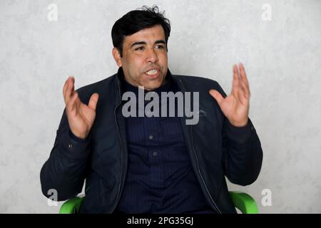 (230320) -- BAGDAD, 20 mars 2023 (Xinhua) -- Alaa Karim Ahmed rappelle son expérience traumatisante dans les prisons américaines, à Dhuluiyah, en Irak, le 17 février 2023. (Xinhua/Khalil Dawood) Banque D'Images