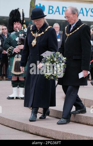 Warrington, Cheshire, Royaume-Uni. 20th mars 2023. Sir John Major, les familles et les Dignitries se réunissent pour se souvenir du bombardement de Warrington, 30 ans après jour. Jonathan ball (3) et Tim Parry (12) sont morts et 54 autres ont été blessés. Credit: Mark Lear / Alamy Live News Banque D'Images