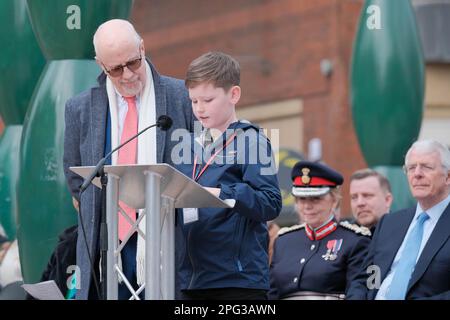 Warrington, Cheshire, Royaume-Uni. 20th mars 2023. Sir John Major, les familles et les Dignitries se réunissent pour se souvenir du bombardement de Warrington, 30 ans après jour. Jonathan ball (3) et Tim Parry (12) sont morts et 54 autres ont été blessés. Credit: Mark Lear / Alamy Live News Banque D'Images