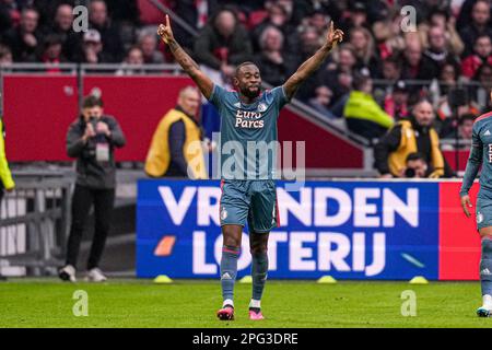 AMSTERDAM, PAYS-BAS - MARS 19: Lutscharel Geertruida de Feyenoord, joueurs de Feyenoord célèbrent le troisième but lors du match néerlandais Eredivisie Banque D'Images