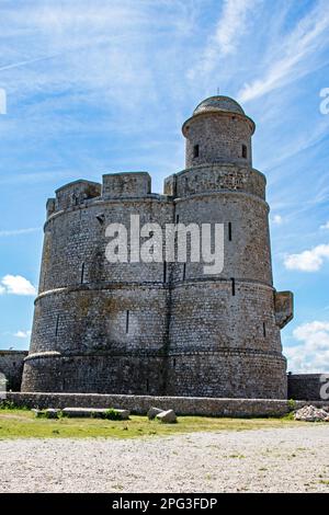 Saint-Vaast-la-Hougue. Le fort construit sur l'île de Tatihou face à la ville Manche. Normandie Banque D'Images