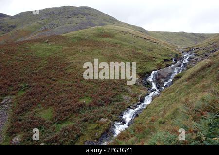 Gatherstone Beck Waterfalls à Gatherstone Head sur le Black Sail Pass Path dans la vallée de la Mosedale, parc national du Lake District, Cumbria. ROYAUME-UNI. Banque D'Images