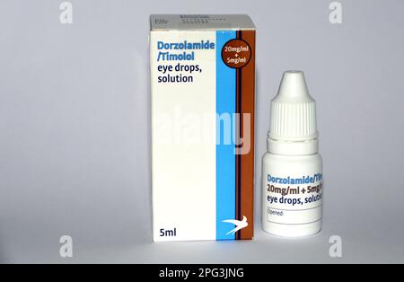 Boîte et flacon de Dorzolamide/Timolol 20mg/ml + 5mg/ml solution de goutte d'eau pour les yeux par Aspire pour traiter le glaucome et l'hypertension oculaire. Banque D'Images