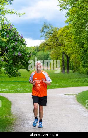 Paris, France, Front, jogging senior, Parc de la ville, Bois de Vincennes, seul, remise en forme en plein air Banque D'Images