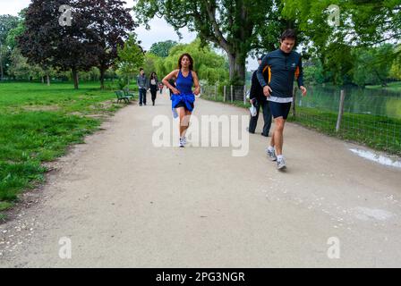 Paris, France, Groupe de course à pied, jogging, dans le parc français, Avant, Bois de Vincennes Banque D'Images