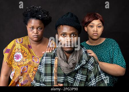 Trois personnes diverses, toutes de la nation arc-en-ciel d'Afrique du Sud Banque D'Images
