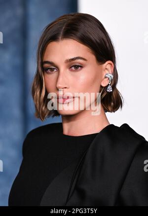 13 mars 2023, Los Angeles, États-Unis. Hailey Bieber arrivée à la Vanity Fair Oscar Party 2023, Wallis Annenberg Centre for the Performing Arts, Los A. Banque D'Images