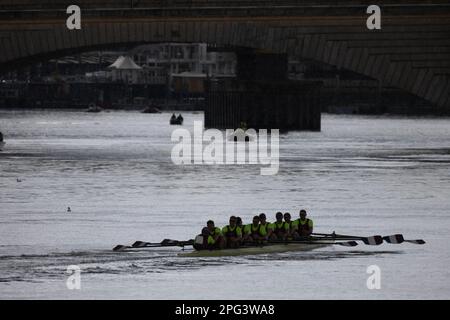 The Head of the River Race, course d'aviron contre la montre qui se tient chaque année sur la Tamise à Londres, en Angleterre, entre les huit, Putney, en Angleterre, au Royaume-Uni Banque D'Images