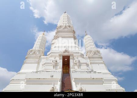 Le temple Wat Mahathe Worawihan dans la ville de Phetchaburi ou Phetburi dans le wat thaïlandais Banque D'Images