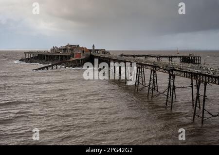 Le quai de Birnbeck abandonné dans le Canal de Bristol à Weston-super-Mare. Banque D'Images