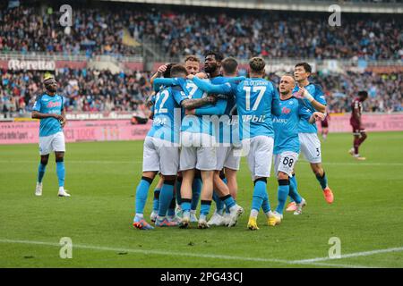 Khvicha Kvaratskhelia de SSC Napoli célébrant avec des copains après un but lors de la série italienne Un match de football entre le FC de Turin et SSC Napol Banque D'Images