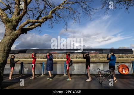 The Head of the River Race, course d'aviron contre la montre qui se tient chaque année sur la Tamise à Londres, en Angleterre, entre les huit, Putney, en Angleterre, au Royaume-Uni Banque D'Images