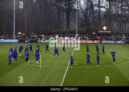 ZEIST - la sélection de l'équipe nationale néerlandaise lors d'une session de formation de l'équipe nationale néerlandaise sur le campus de la KNVB sur 20 mars 2023 à Zeist, aux pays-Bas. L'équipe nationale néerlandaise se prépare pour le match de qualification du Championnat d'Europe contre la France. ANP MAURICE VAN STONE Banque D'Images