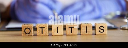 ENT et traitement de l'otite purulente en médecine Banque D'Images