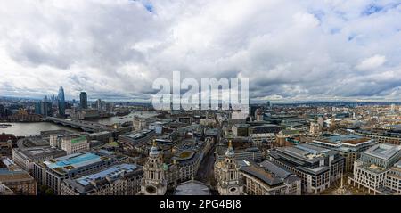 Vue sur la ligne aérienne de Londres depuis le sommet de St. Cathédrale de Paul Banque D'Images