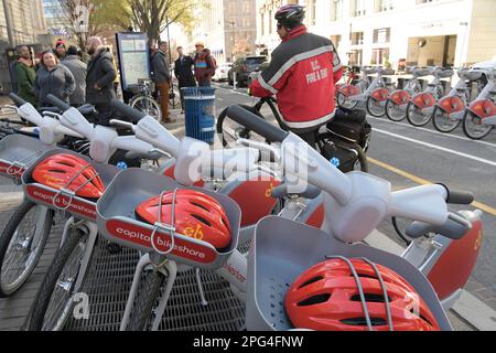 Washington, États-Unis. 20th mars 2023. E-Bikes à la capitale sur 9th et G St lors d'une conférence de presse aujourd'hui sur 20 mars 2022 au 9th rue à Washington DC, Etats-Unis. (Photo de Lénine Nolly/Sipa USA) Credit: SIPA USA/Alay Live News Banque D'Images