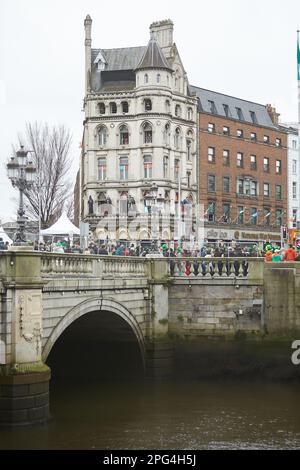 Dublin, Irlande - 03.17.2023 : la St. Patrick's Day Parade dans les rues du centre-ville de Dublin. Banque D'Images