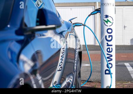 Station de charge rapide de voiture électrique, du fournisseur néerlandais PowerGo, dans le port de ferry d'Eemshaven, alimenté par l'énergie renouvelable, pays-Bas, Banque D'Images