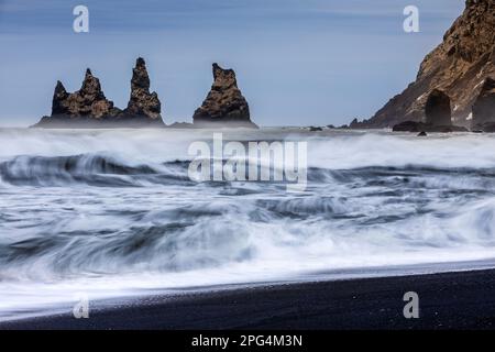 Plage de sable noir Myrdal Vik, Vik, Islande Banque D'Images