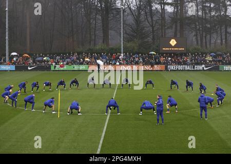 ZEIST - la sélection de l'équipe nationale néerlandaise lors d'une session de formation de l'équipe nationale néerlandaise sur le campus de la KNVB sur 20 mars 2023 à Zeist, aux pays-Bas. L'équipe nationale néerlandaise se prépare pour le match de qualification du Championnat d'Europe contre la France. ANP MAURICE VAN STONE Banque D'Images