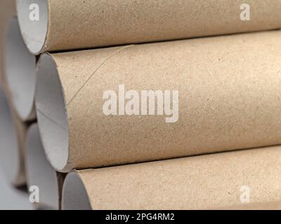 Beaucoup de tubes en carton vides en papier toilette Banque D'Images