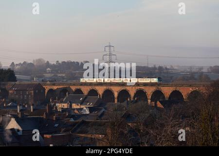 Premier Transprennine Express Siemens classe 185 train 185105 traversant l'arche de briques Yarm viaduct, comté de Durham Banque D'Images