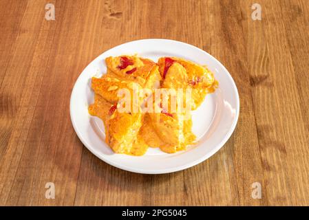 Les poivrons farcis sont un plat présent, sous différents noms et formes, dans les traditions culinaires du monde entier Banque D'Images
