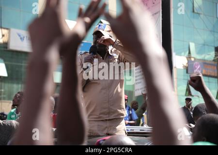 Nairobi, Kenya. 20th mars 2023. Le chef du parti Azimio, Raila Odinga, réagit en s'advenant à ses partisans à Eastleigh, lors d'une manifestation contre le coût de la vie et l'administration du président William Ruto. (Photo de John Ochieng/SOPA Images/Sipa USA) crédit: SIPA USA/Alay Live News Banque D'Images