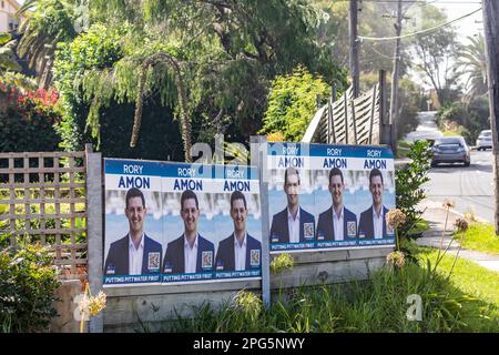 Élection de l'État de Nouvelle-Galles du Sud en 2023, les candidats politiques à Pittwater Sydney font la promotion de leur campagne avec des pancartes et des affiches Banque D'Images