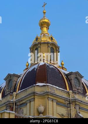 Cathédrale Saint-Pierre-et-Paul, située dans la forteresse Pierre-et-Paul Petropavlovskaya Krepost située sur l'île de Hare, Saint-Pétersbourg-Russie. Banque D'Images