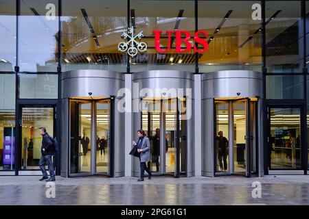 Londres, Royaume-Uni. 20th mars 2023. Vue extérieure du siège de l'UBS à Liverpool Street. Il a été annoncé que le géant bancaire suisse devait acquérir Rival Credit Suisse dans le cadre d'un accord d'urgence visant à calmer les marchés financiers. Crédit : onzième heure Photographie/Alamy Live News Banque D'Images