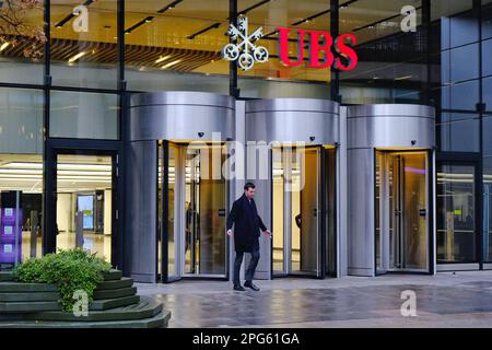 Londres, Royaume-Uni. 20th mars 2023. Vue extérieure du siège de l'UBS à Liverpool Street. Il a été annoncé que le géant bancaire suisse devait acquérir Rival Credit Suisse dans le cadre d'un accord d'urgence visant à calmer les marchés financiers. Crédit : onzième heure Photographie/Alamy Live News Banque D'Images