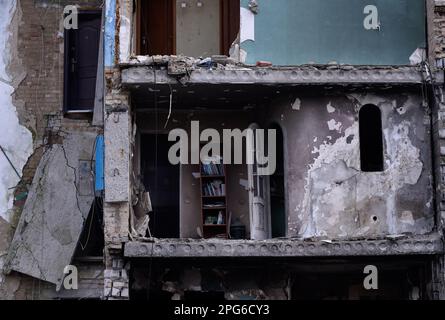 Borodyanka, Ukraine. 20th mars 2023. Vue intérieure d'un bâtiment résidentiel détruit, ruiné par des bombardements russes dans la ville de Borodyanka, région de Kiev. Crédit : SOPA Images Limited/Alamy Live News Banque D'Images