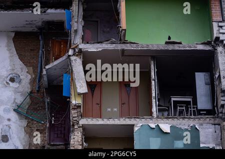 Borodyanka, Ukraine. 20th mars 2023. Vue intérieure d'un bâtiment résidentiel détruit, ruiné par des bombardements russes dans la ville de Borodyanka, région de Kiev. Crédit : SOPA Images Limited/Alamy Live News Banque D'Images