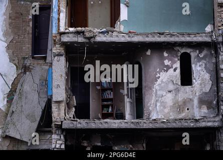 Borodyanka, Ukraine. 20th mars 2023. Vue intérieure d'un bâtiment résidentiel détruit, ruiné par des bombardements russes dans la ville de Borodyanka, région de Kiev. (Photo par Sergei Chuzavkov/SOPA Images/Sipa USA) crédit: SIPA USA/Alay Live News Banque D'Images