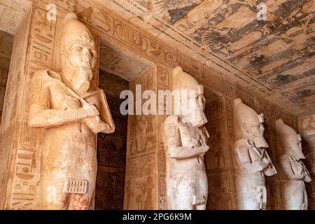 Intérieur du temple principal d'Abu Simbel, Égypte Banque D'Images