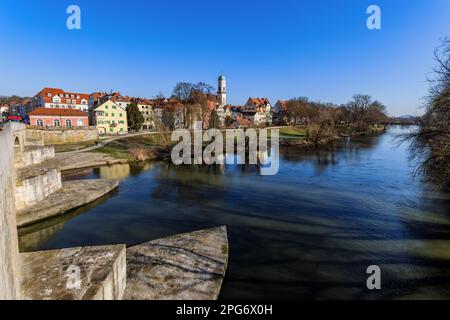 Vue sur le Danube depuis le pont en pierre de Ratisbonne, Bavière, Allemagne. Banque D'Images