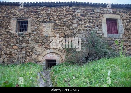 Les installations du moulin à eau du palais Sotofermoso, 16th siècle demeure bâtiment. Abadia, Caceres, Espagne Banque D'Images