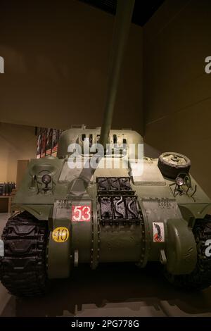 Avant du char Sherman M4, version Firefly du char moyen produit en Grande-Bretagne, exposition au Musée de la Seconde Guerre mondiale à Gdansk, Pologne. Banque D'Images