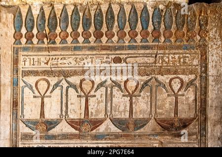 Intérieur Temple de Hathor, Dendera, Égypte Banque D'Images