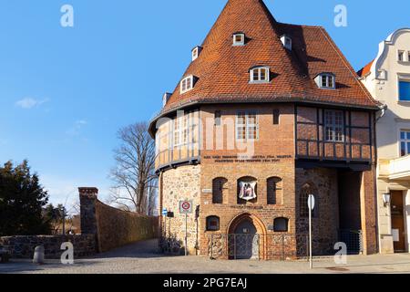 Tour de la ville au mur de la ville (aujourd'hui musée d'histoire locale) à Treuenbrietzen, État fédéral de Brandebourg - Allemagne 18 mars 2023 Banque D'Images