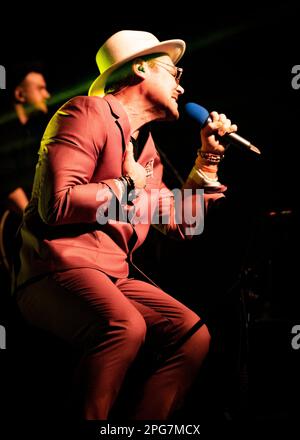 The Dualers, Voices from the Sun Tour, Cliffs Pavilion, Southend-on-Sea, Essex © Clarissa Debenham / Alamy Banque D'Images