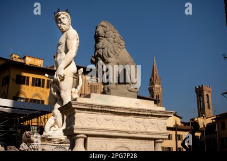 Marzocco, en face du Palazzo Vecchio, une copie de la sculpture de Donatello maintenant dans le Bargello. Banque D'Images