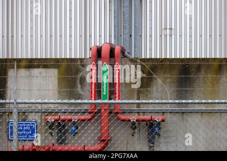 Réservoirs pour le stockage de pétrole et de petro au port de Pernis, dans le port de Rotterdam, aux pays-Bas Banque D'Images