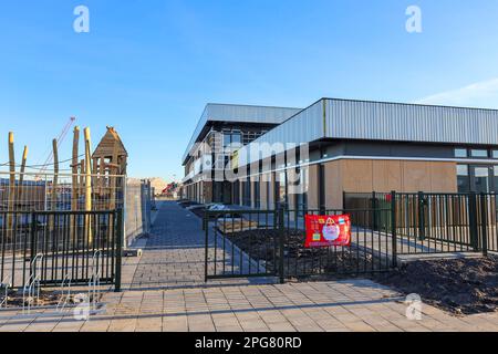 Bâtiment scolaire dans le nouveau quartier résidentiel de Koningskwartier Zevenhuizen au Zuidplaspolder des pays-Bas Banque D'Images